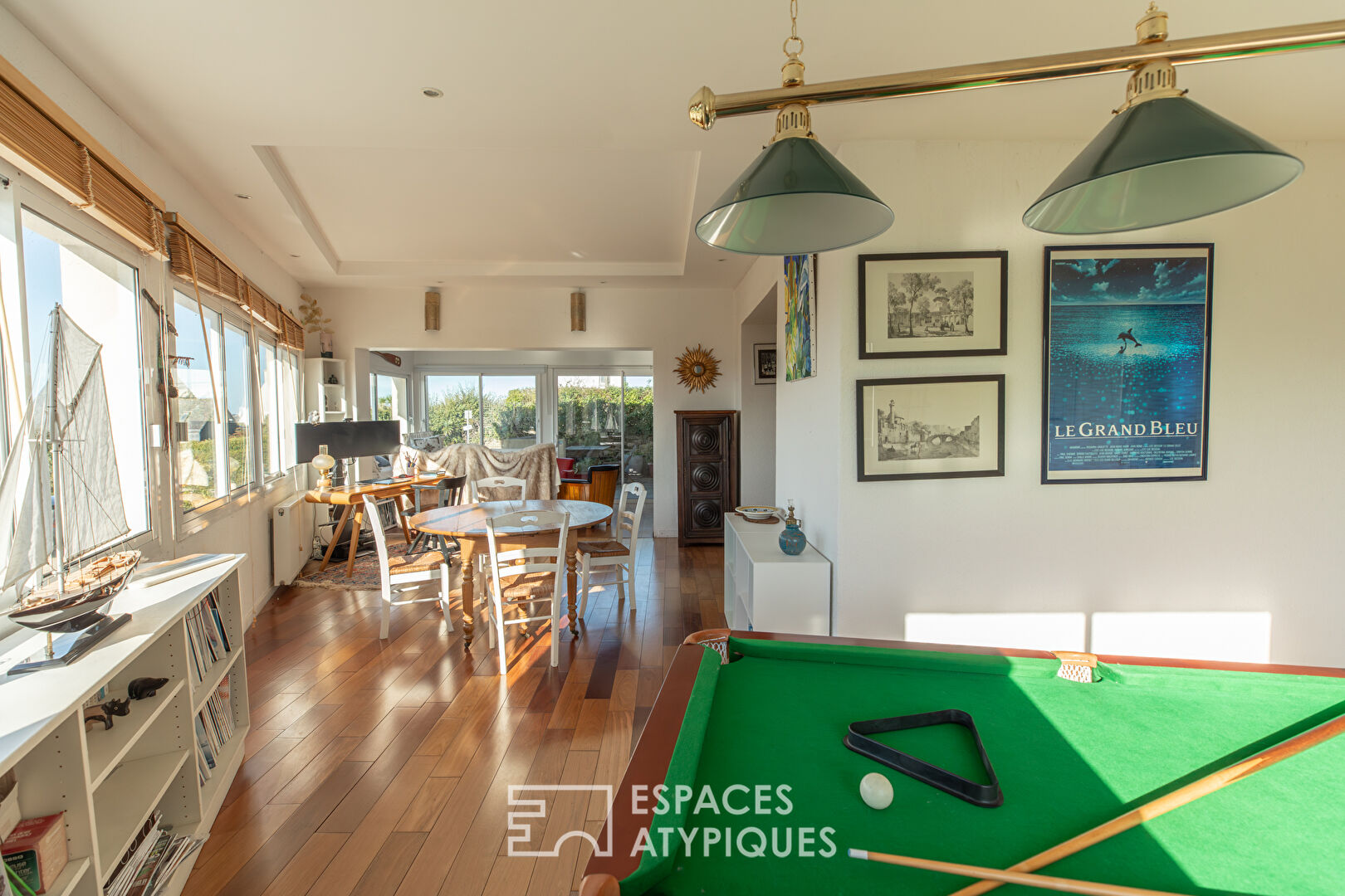 1930s seaside home with garden and pool