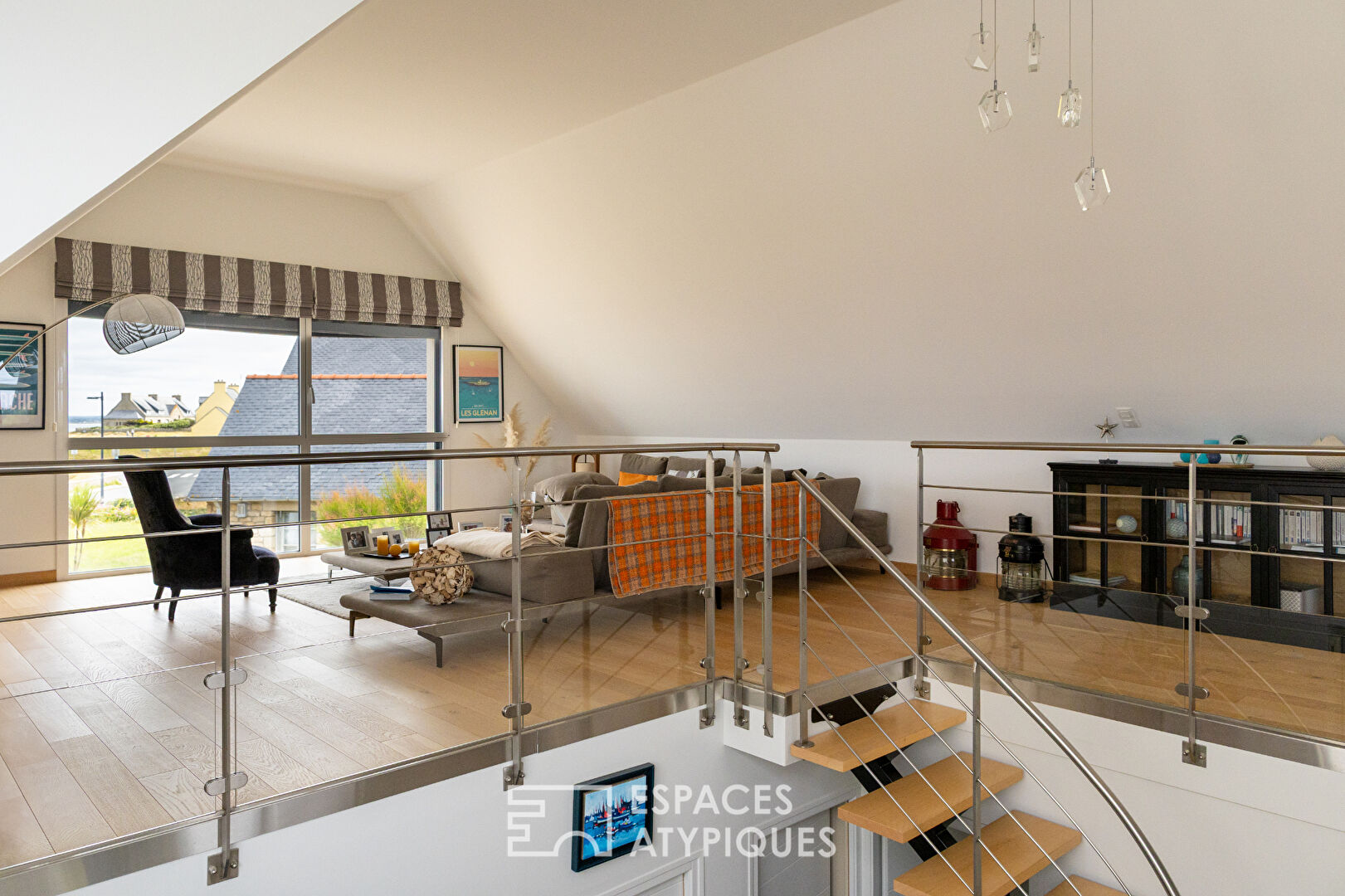 Maison contemporaine face à l’océan