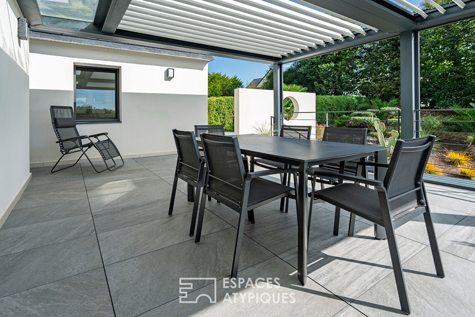 Maison d’architecte de plain-pied aux prestations soignées