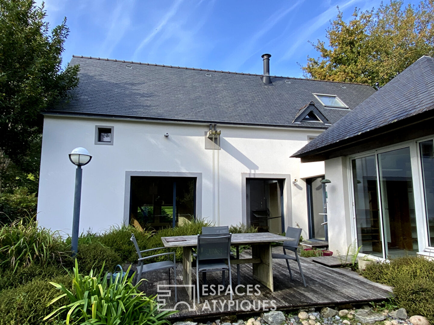 Maison moderne au calme avec suite parentale et jardin paysager