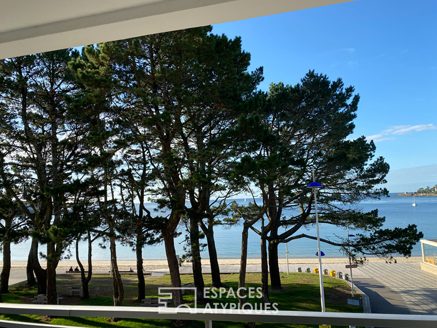 Apartment facing the sea