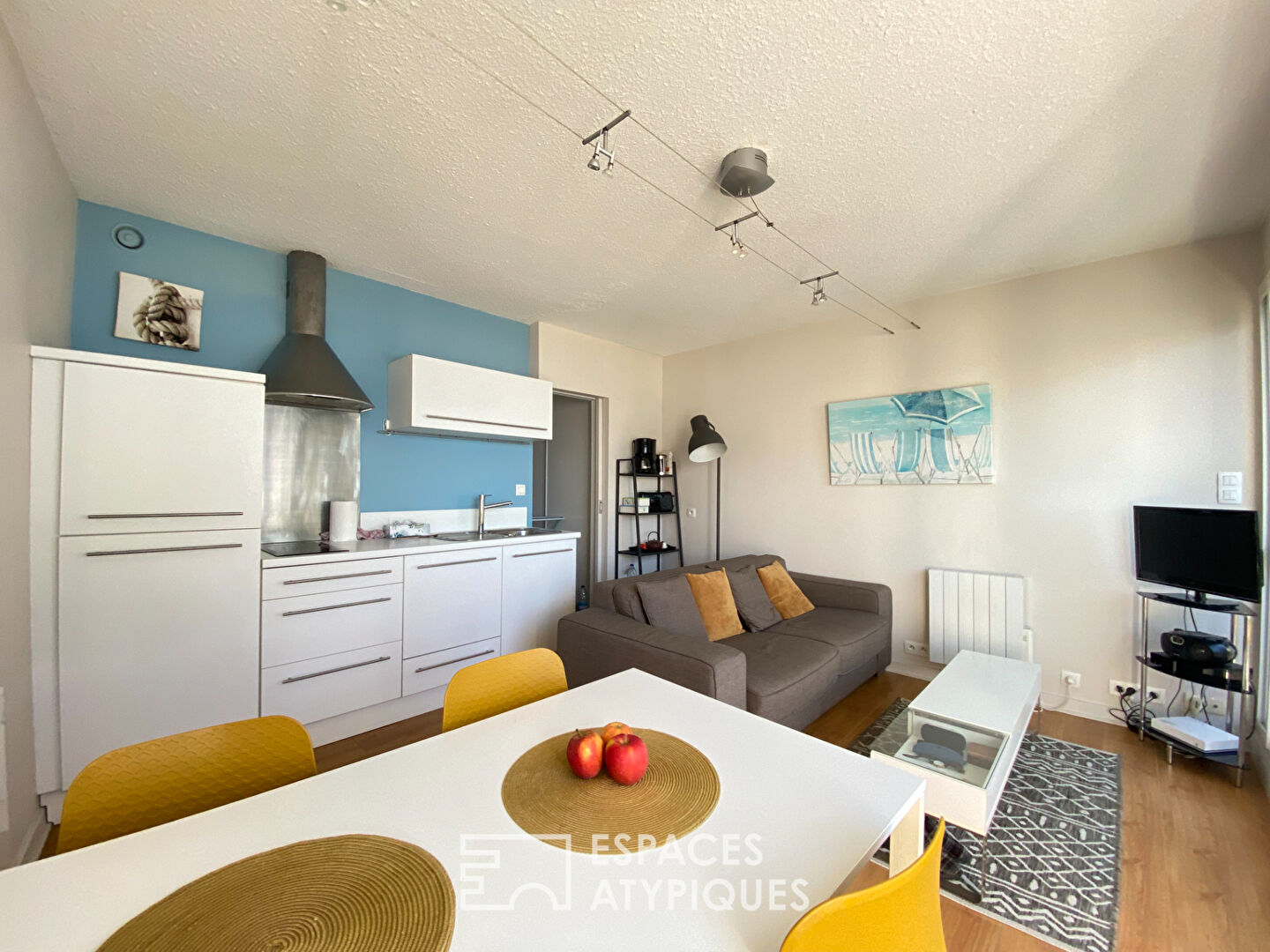 Apartment facing the sea