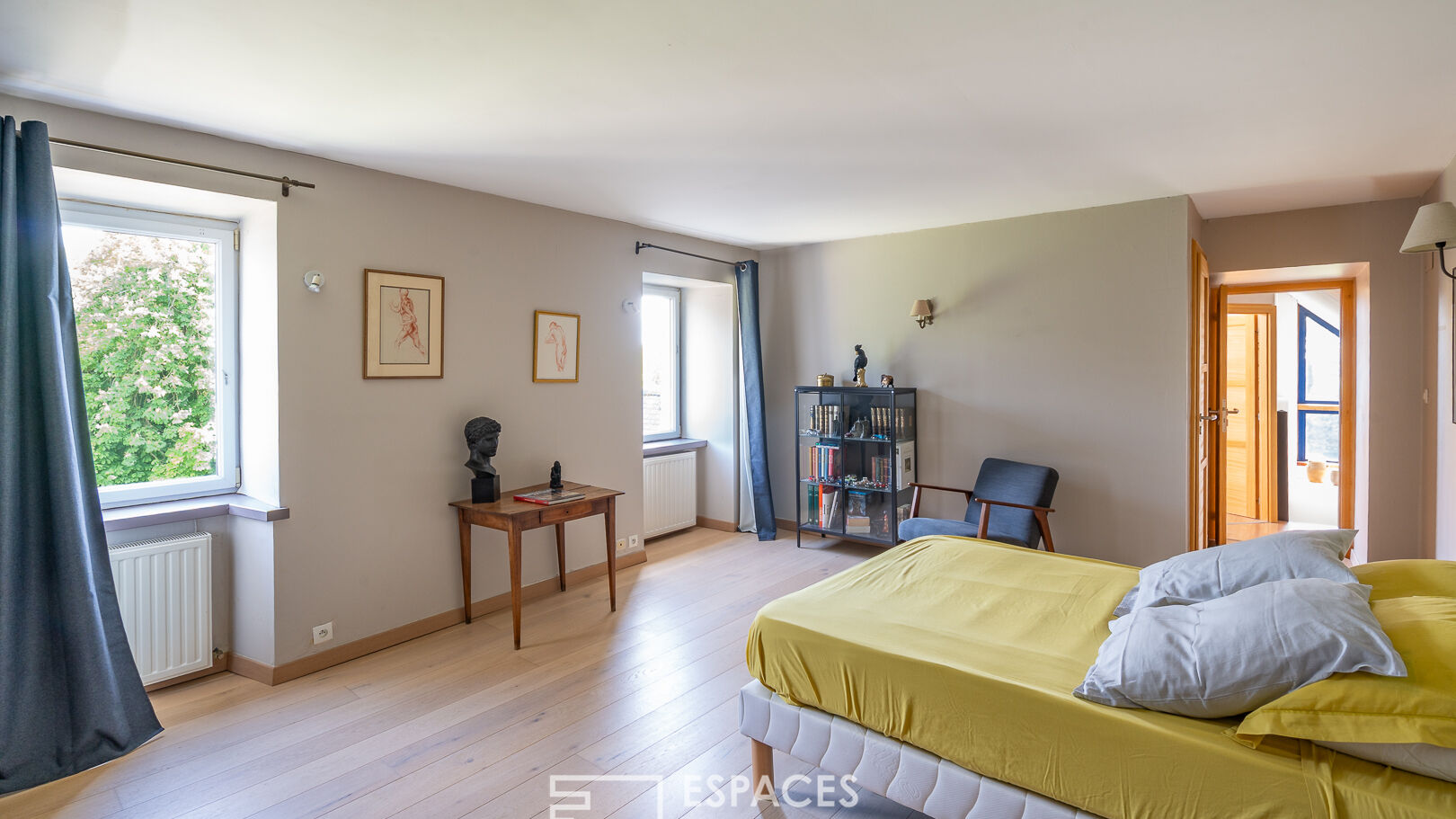 Demeure authentique avec piscine dans son cadre  champêtre