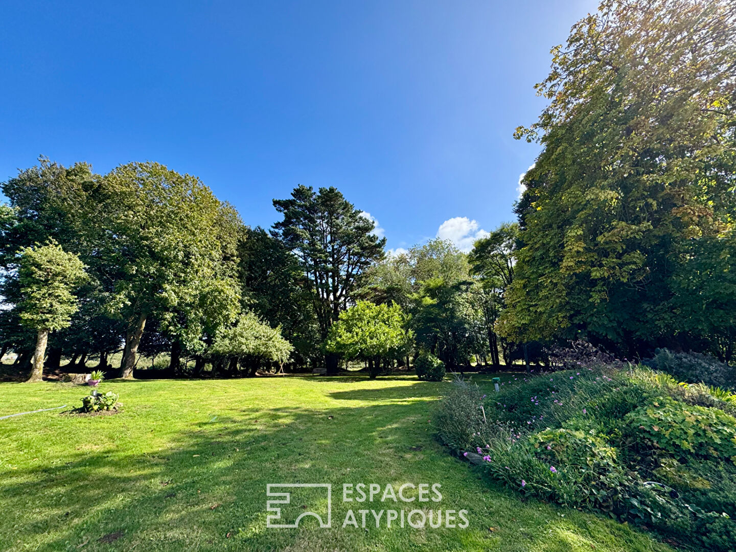 Demeure authentique avec piscine dans son cadre  champêtre