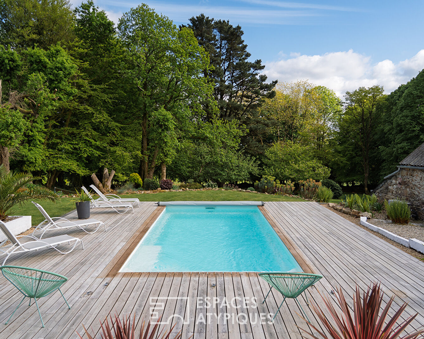 Demeure authentique avec piscine dans son cadre  champêtre