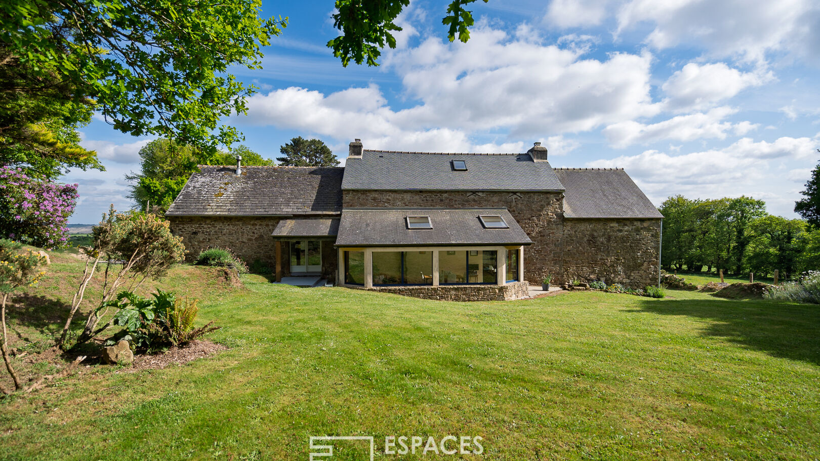 Demeure authentique avec piscine dans son cadre  champêtre