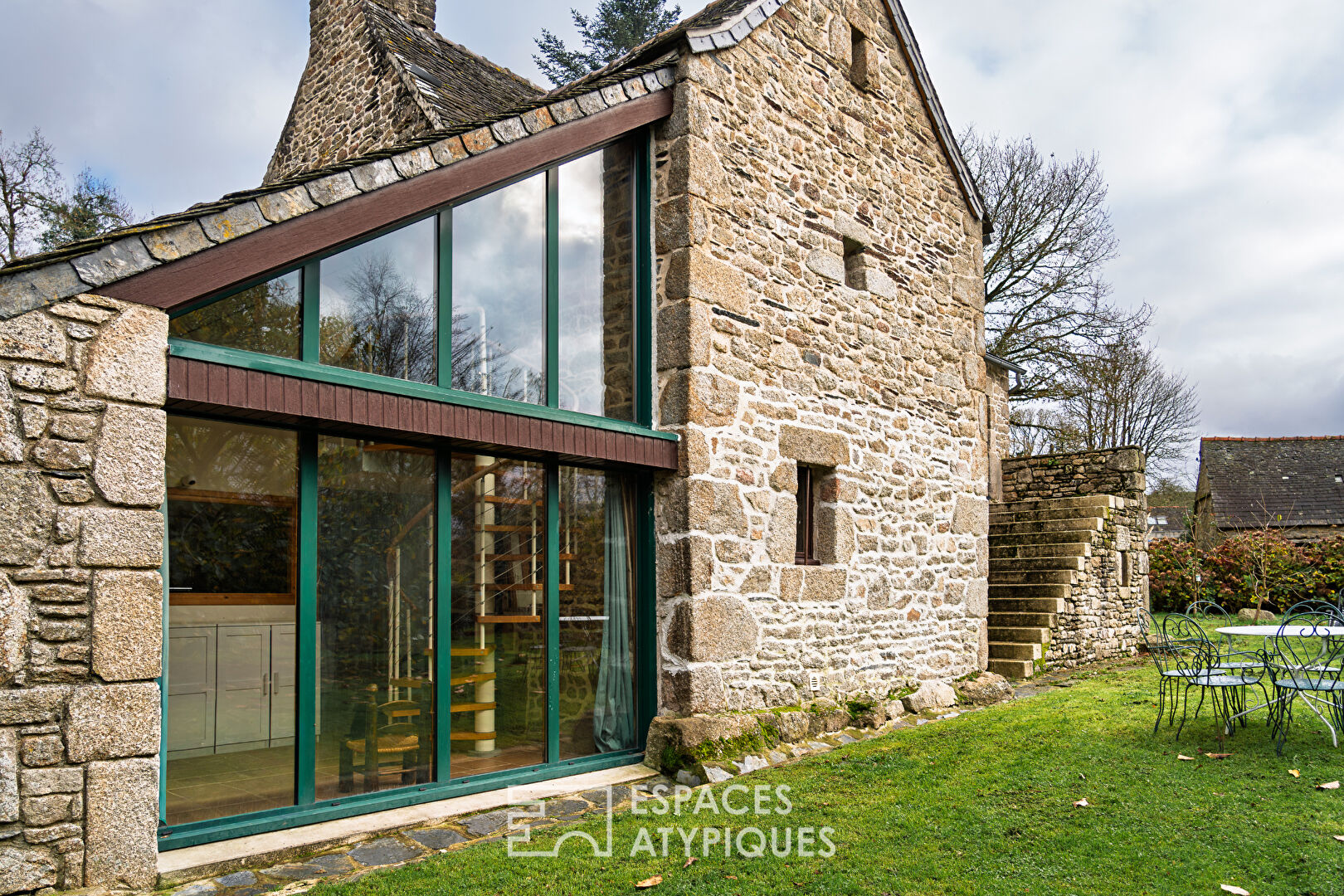 Refuge d’Authenticité : Ancienne Maison de Tisserand au Coeur des Monts d’Arrée