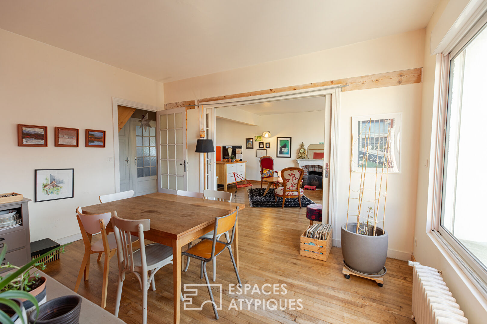 Duplex inspirant avec cheminée et jardin partagé