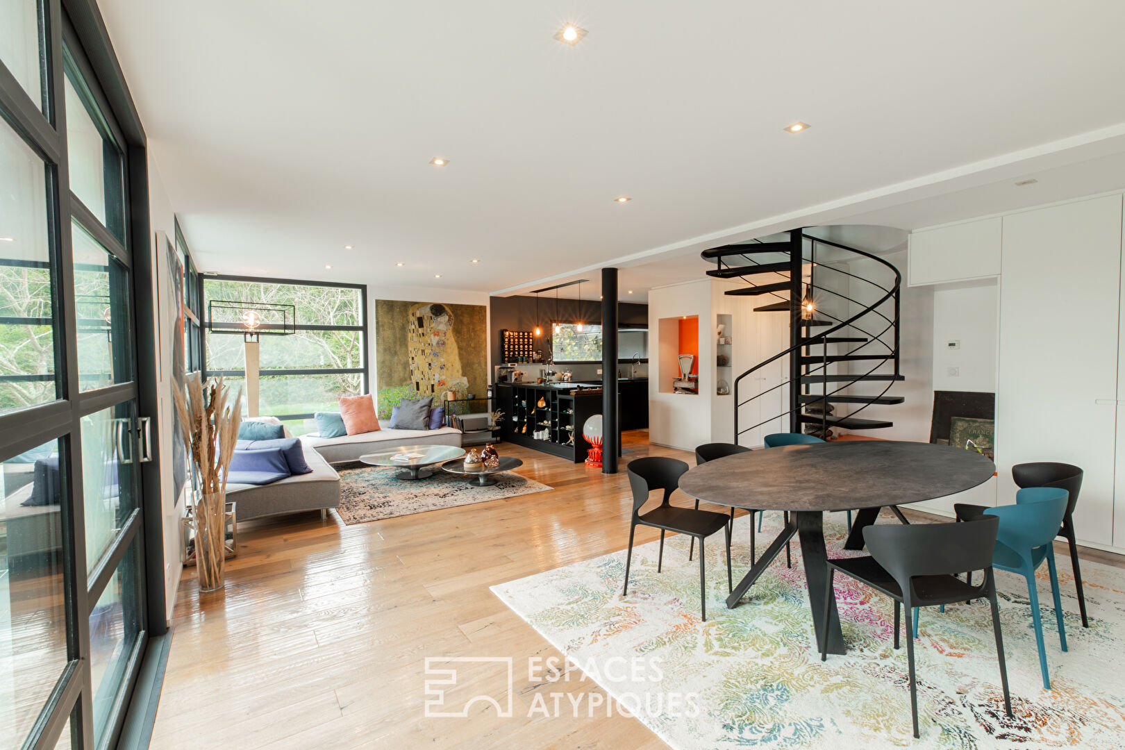 Lumière, design et nature : une création d’architecte atypique