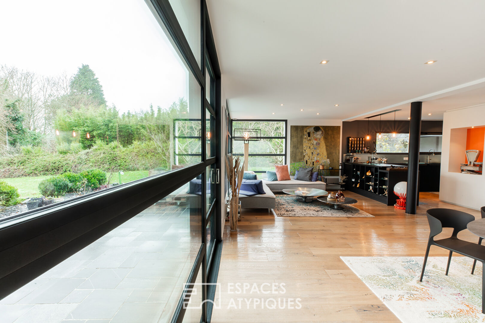 Lumière, design et nature : une création d’architecte atypique