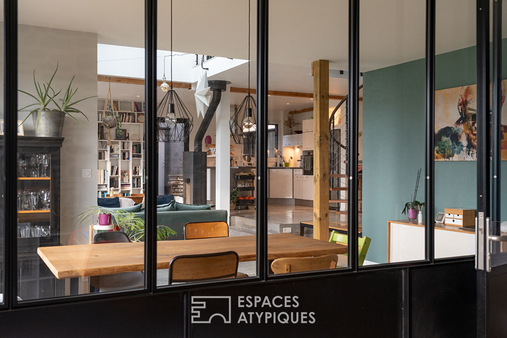 Maison contemporaine avec vue dégagée sur la rivière et la vallée