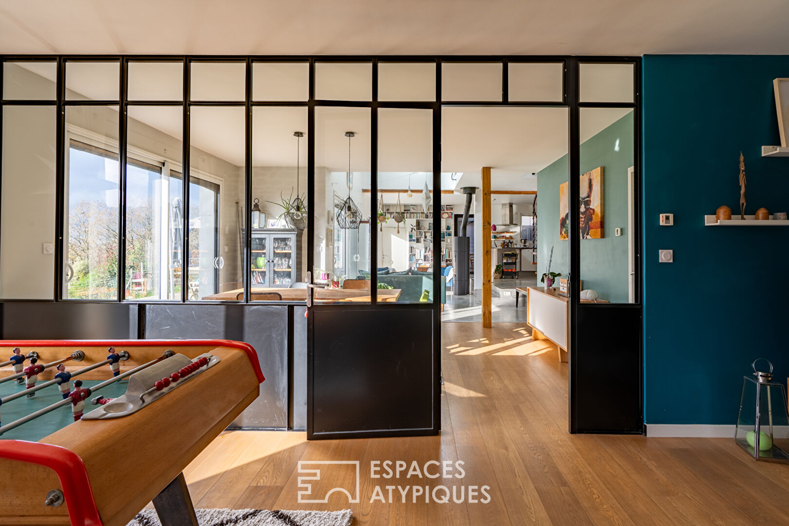 Maison contemporaine avec vue dégagée sur la rivière et la vallée