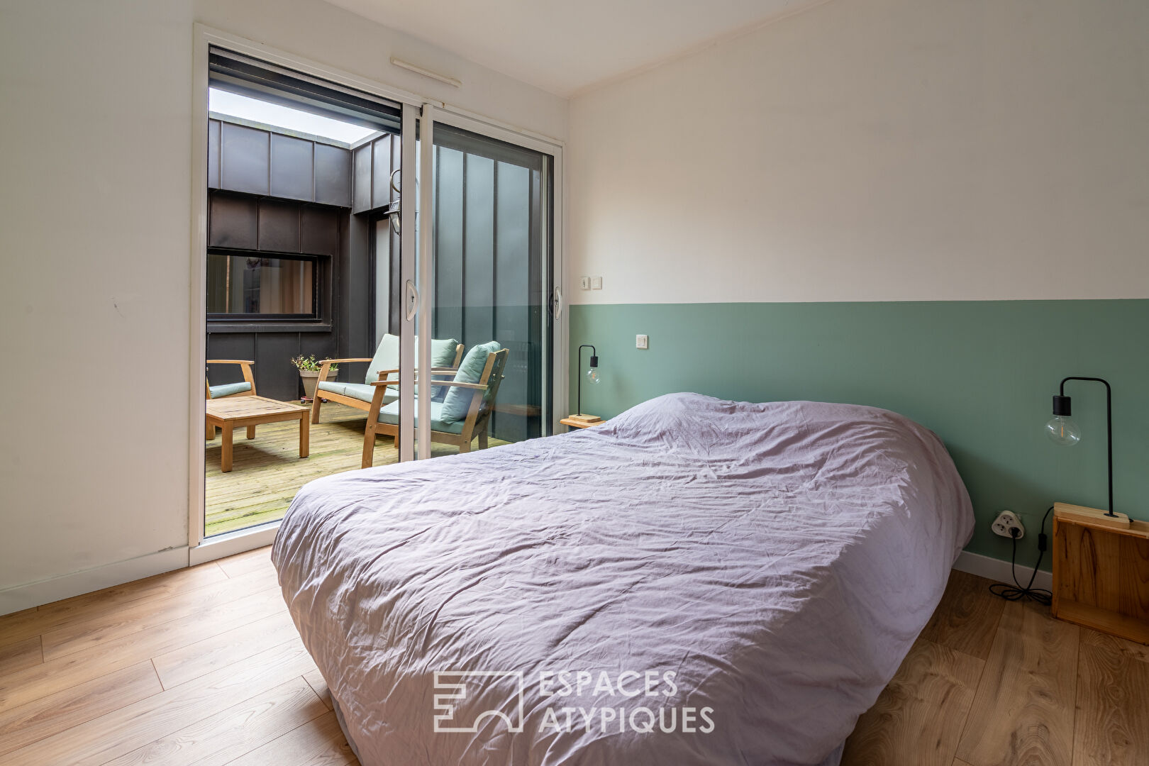 Maison contemporaine avec vue dégagée sur la rivière et la vallée