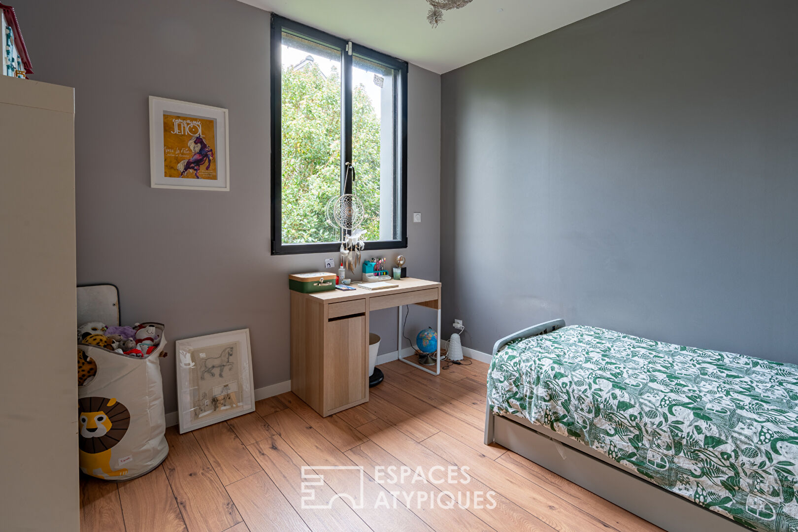 Maison contemporaine avec vue dégagée sur la rivière et la vallée