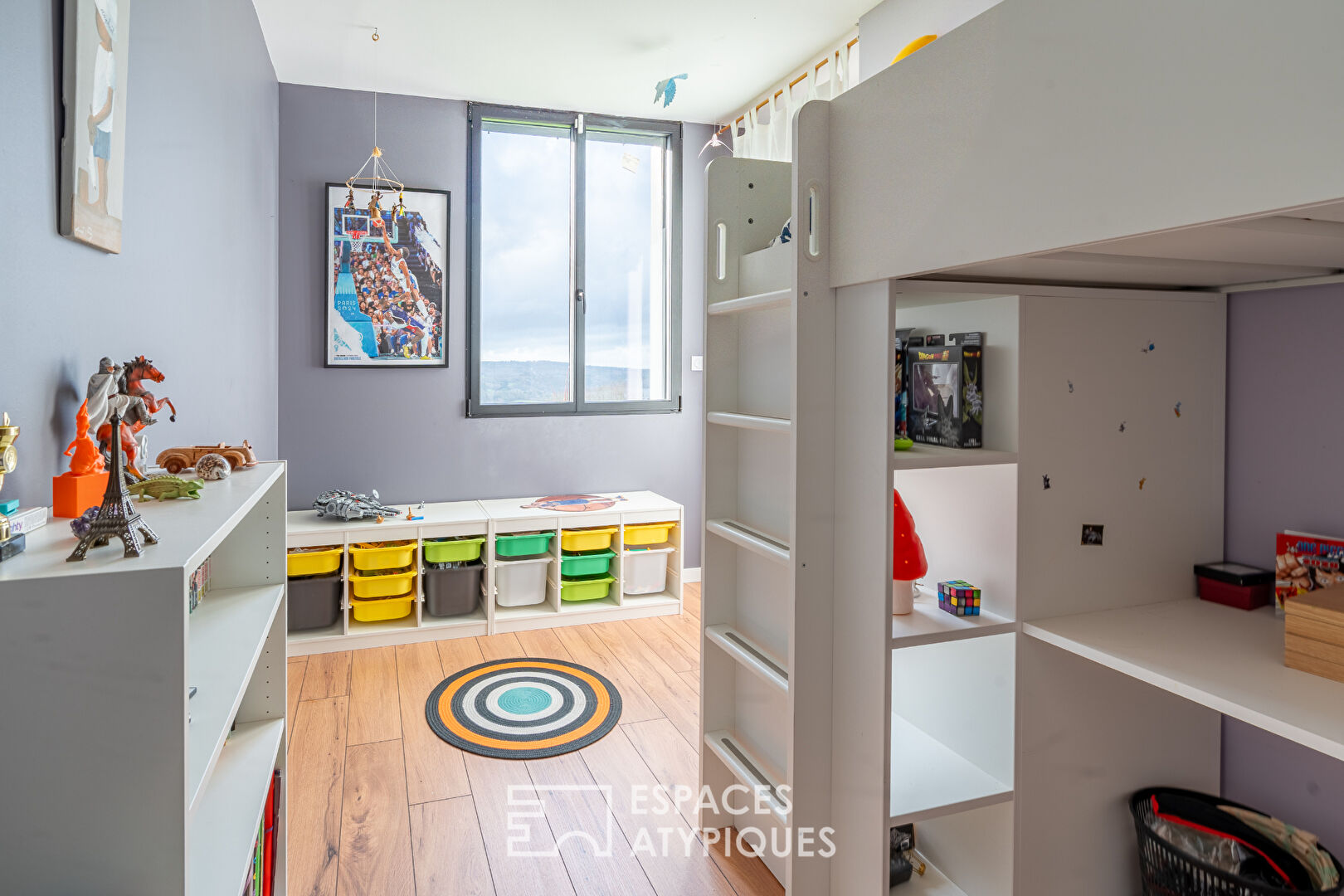 Maison contemporaine avec vue dégagée sur la rivière et la vallée