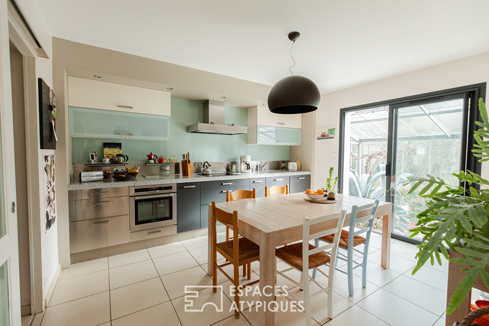 Maison familiale avec jardin d&rsquo;hiver et jardin arboré