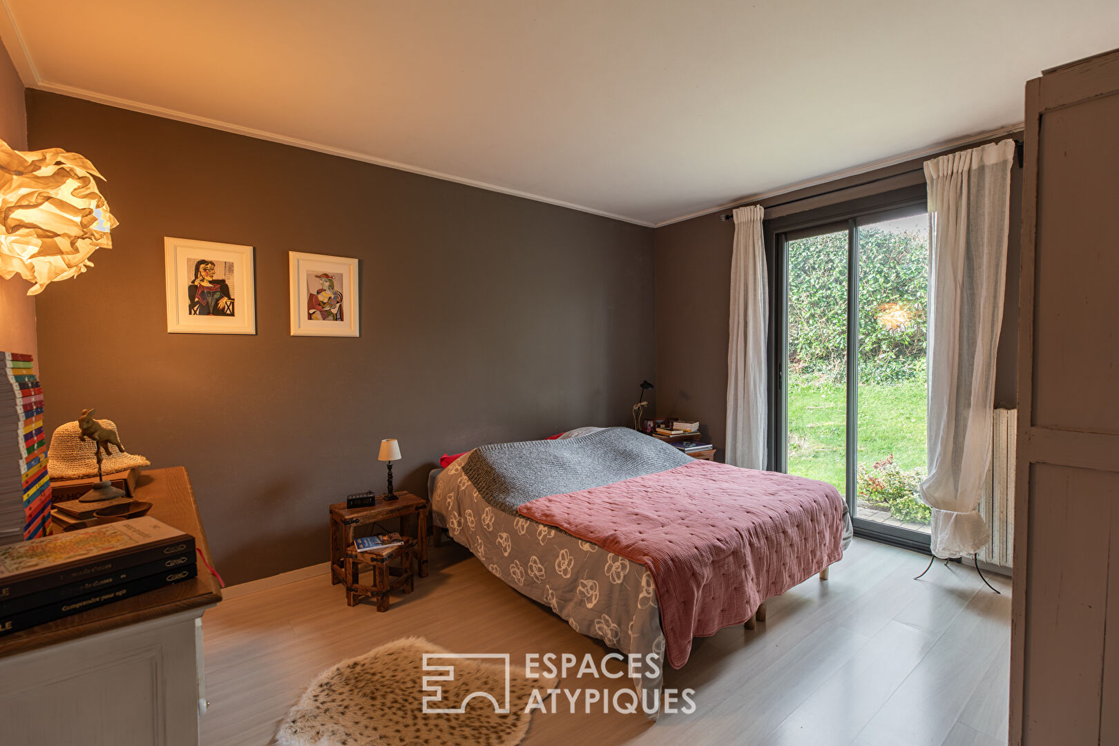 Maison familiale avec jardin d&rsquo;hiver et jardin arboré