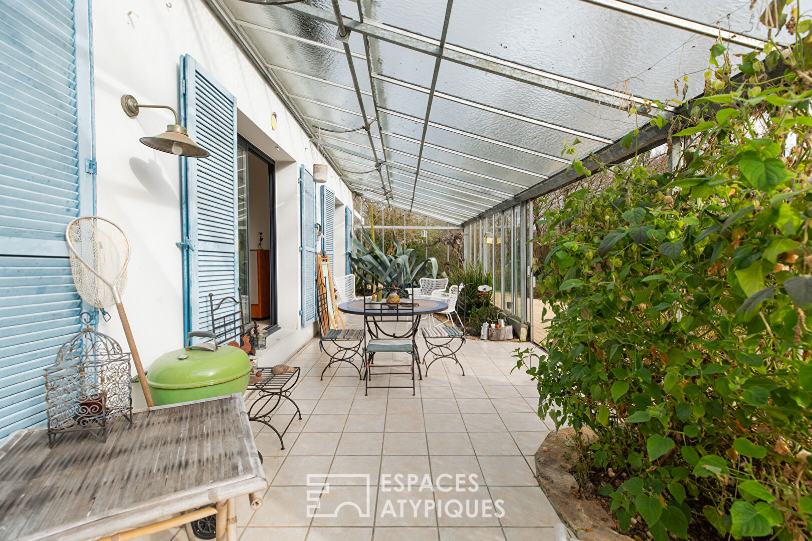 Maison familiale avec jardin d&rsquo;hiver et jardin arboré