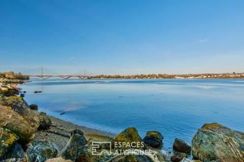 Maison atypique en bord de mer