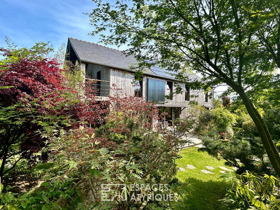 Maison en bois et cottage indépendant au coeur d'un jardin paysager