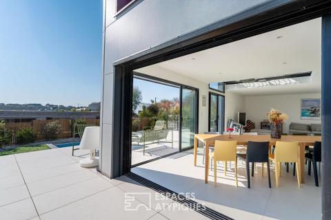 Architecture contemporaine avec piscine, à deux pas des plages