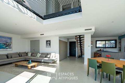Contemporary architecture with swimming pool, a stone’s throw from the beaches