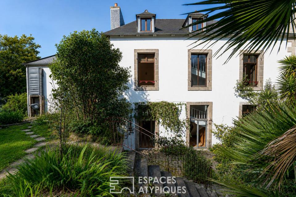 Demeure bourgeoise  lovés dans un somptueux jardin en coeur de ville
