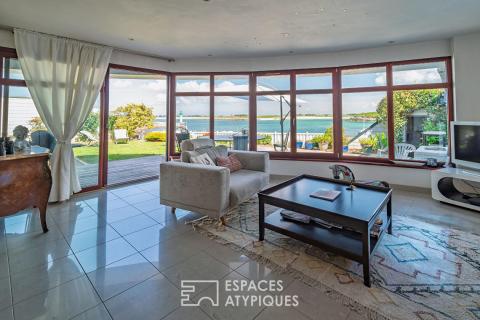 Maison d&rsquo;architecte ancrée face à la mer