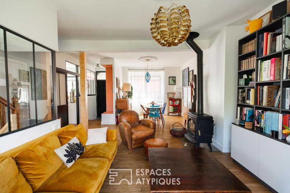 Maison de ville rénovée, volumes traversants et jardin paysagé