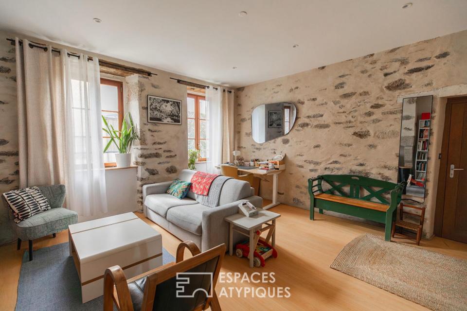 Esprit maison de ville : duplex rénové avec charme et terrasse bois