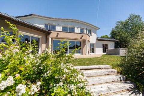 maison d&rsquo;architecte tournée vers l&rsquo;océan