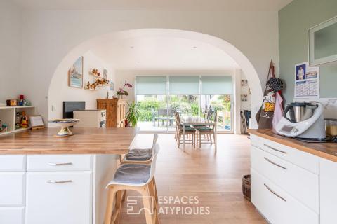 Maison d’architecte avec son gîte en bord de mer