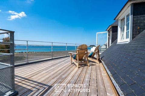 Facing the sea, a unique address with multiple possibilities