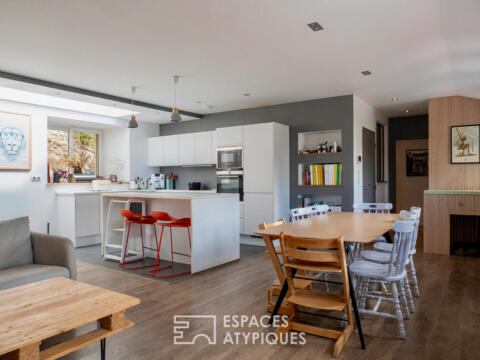 Maison de ville réinterprétée et son jardin insoupçonné