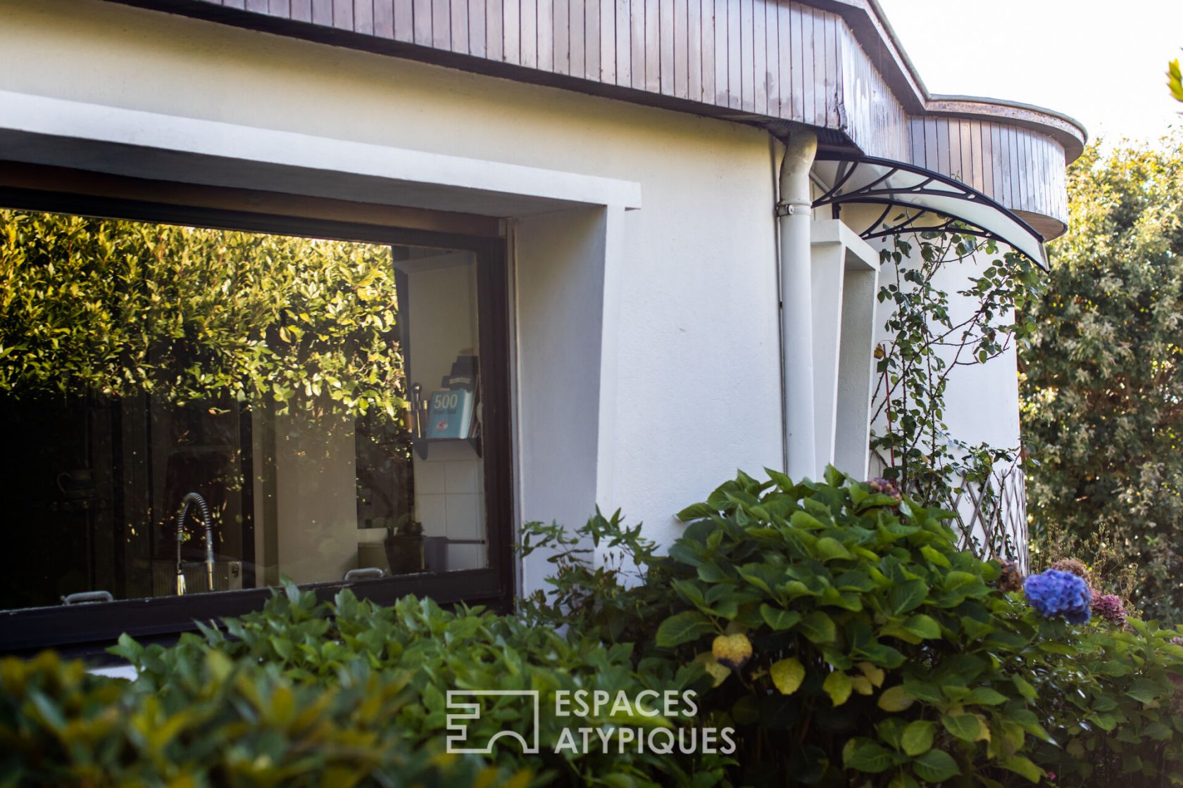 Maison moderniste à la vue panoramique