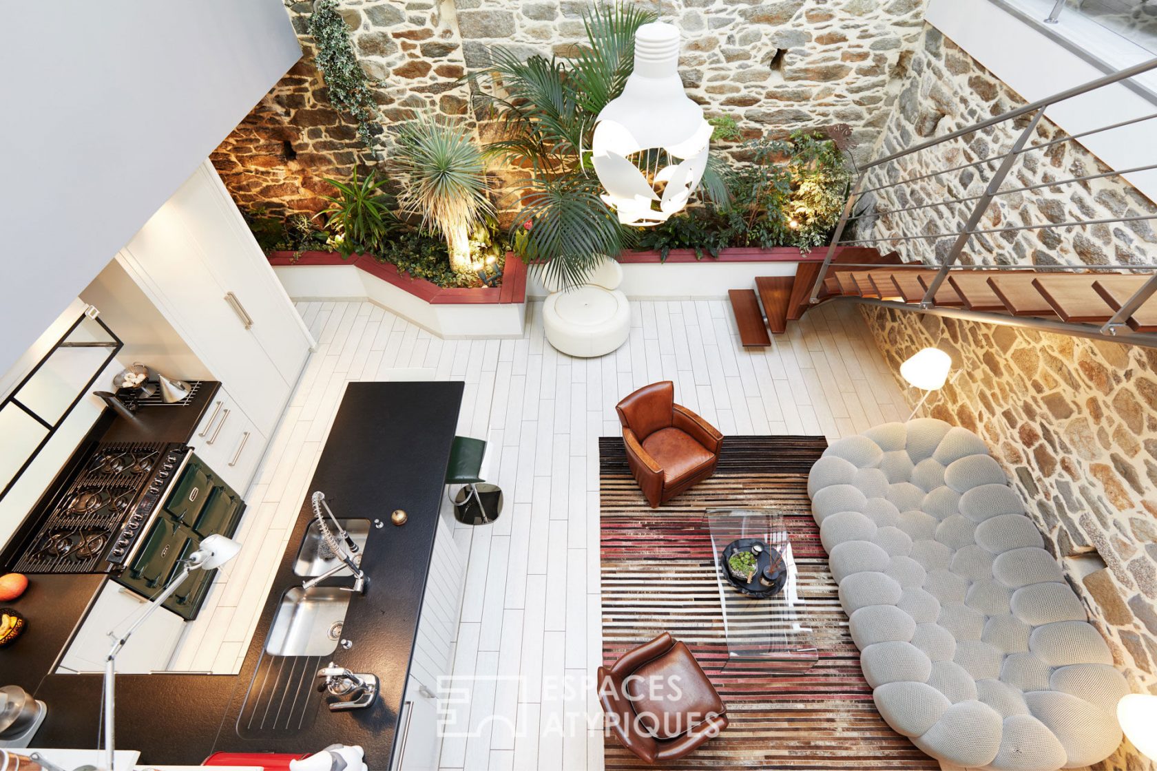 Duplex loft with terrace to the Capucins