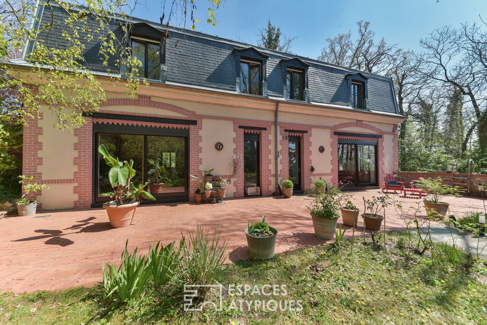 Maison Bourgeoise – Anciennes écuries réhabilitées