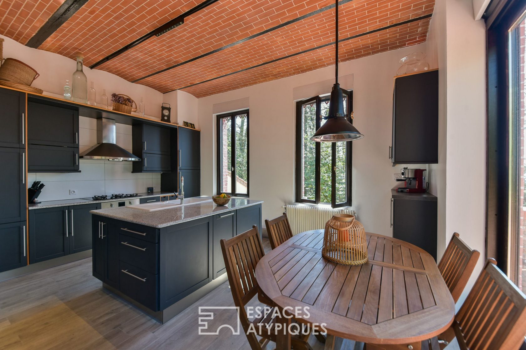 Maison Bourgeoise – Anciennes écuries réhabilitées