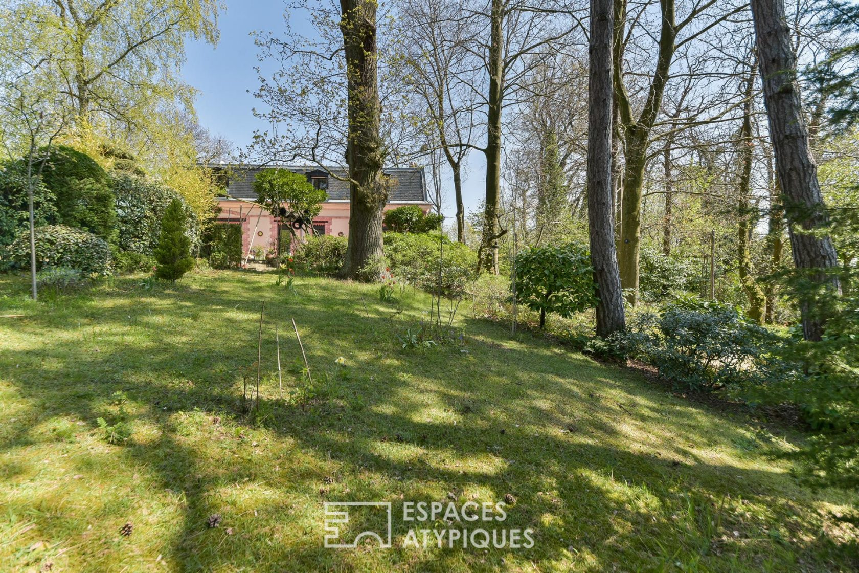Maison Bourgeoise – Anciennes écuries réhabilitées