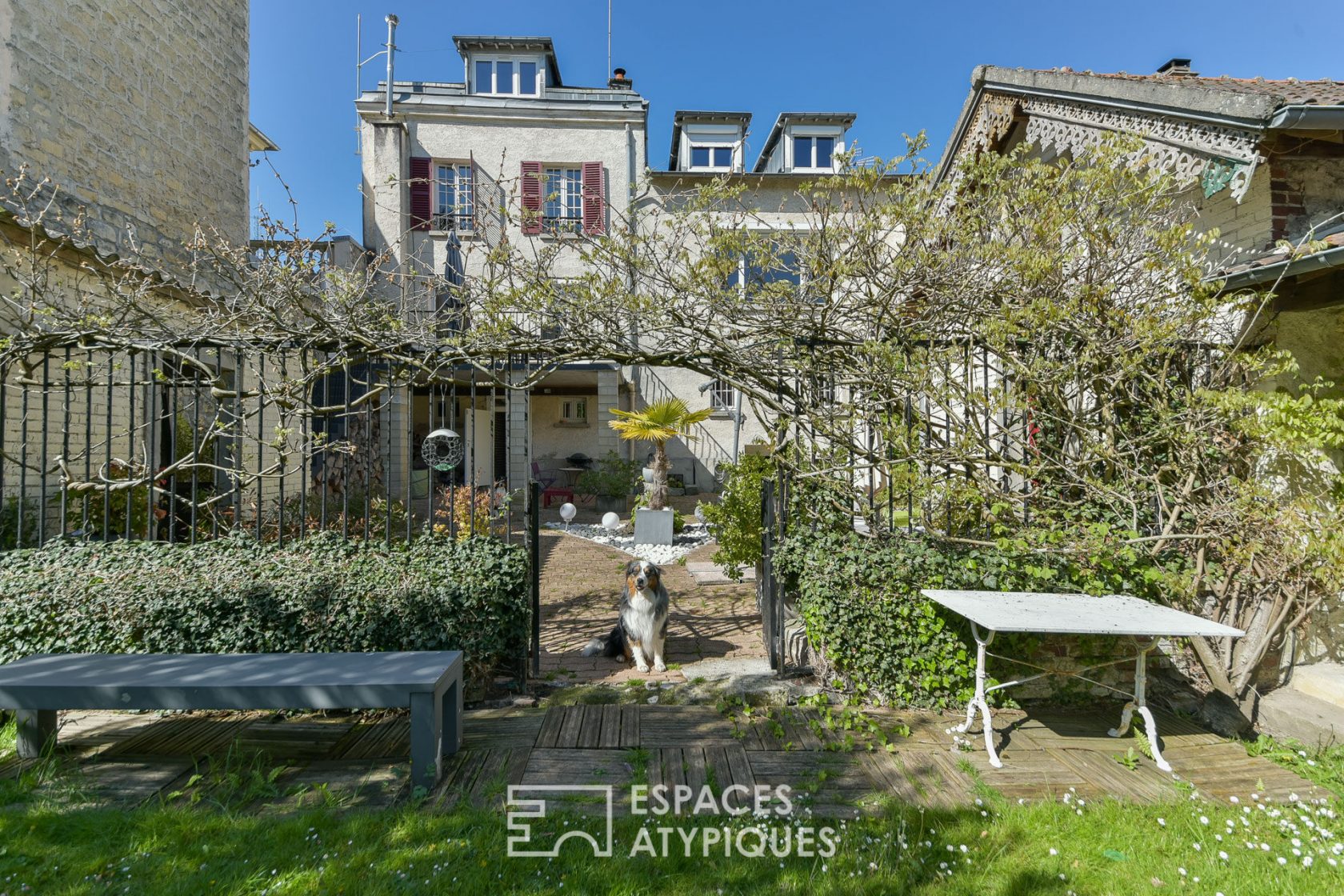 Hôtel particulier avec dépendances.