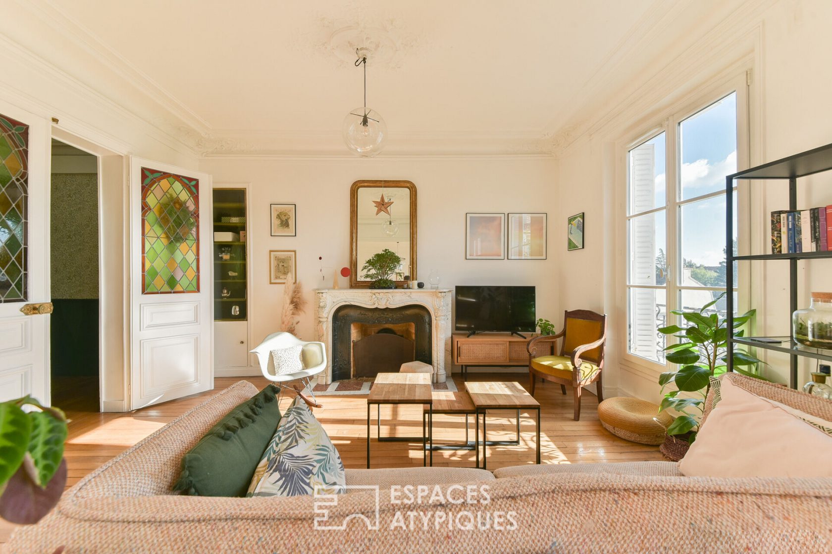 Haussmannian apartment in a 19th century bourgeois building.