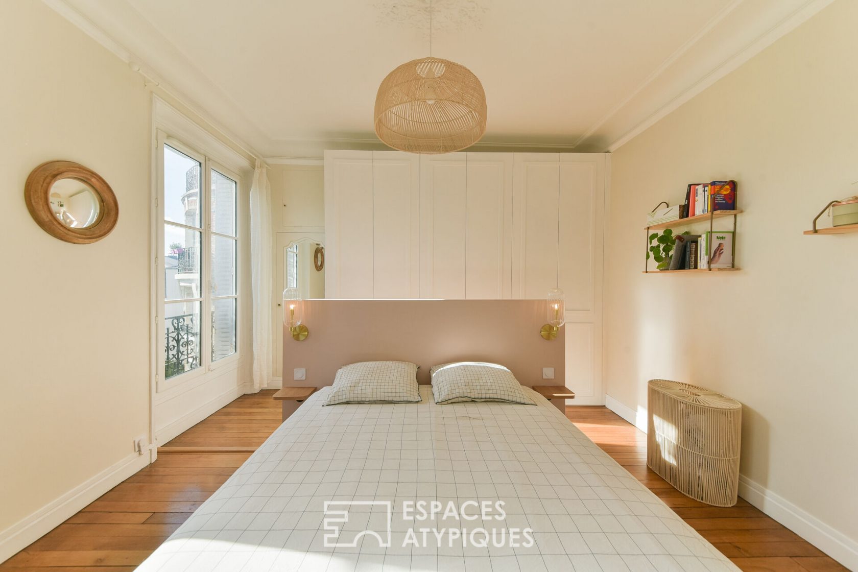 Haussmannian apartment in a 19th century bourgeois building.
