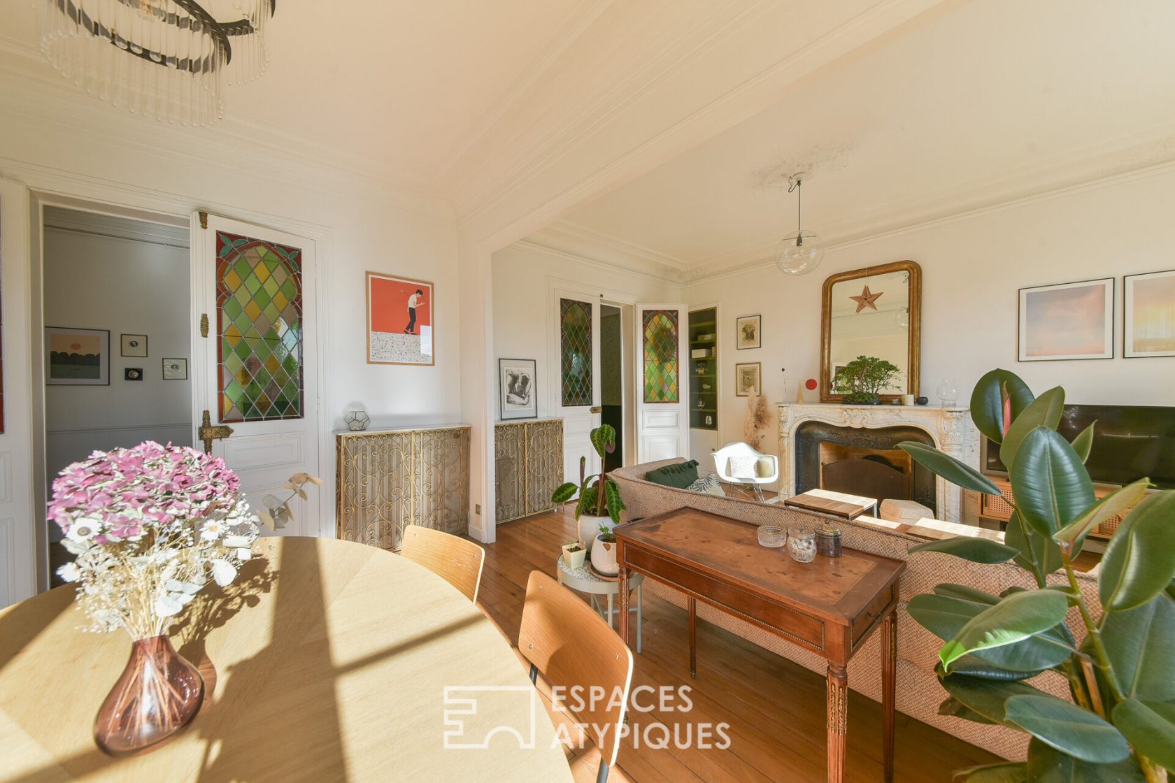 Haussmannian apartment in a 19th century bourgeois building.