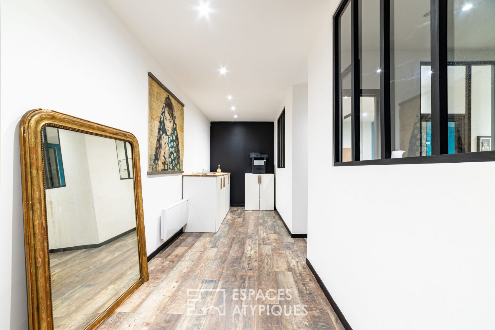 Bureaux contemporains  et logement de fonction en centre ville