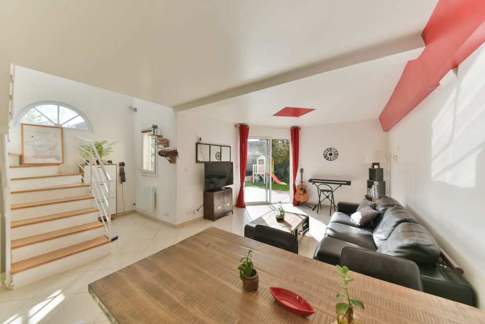 95600 EAUBONNE - Maison d'Architecte dans une sente à Eaubonne - Réf. 229