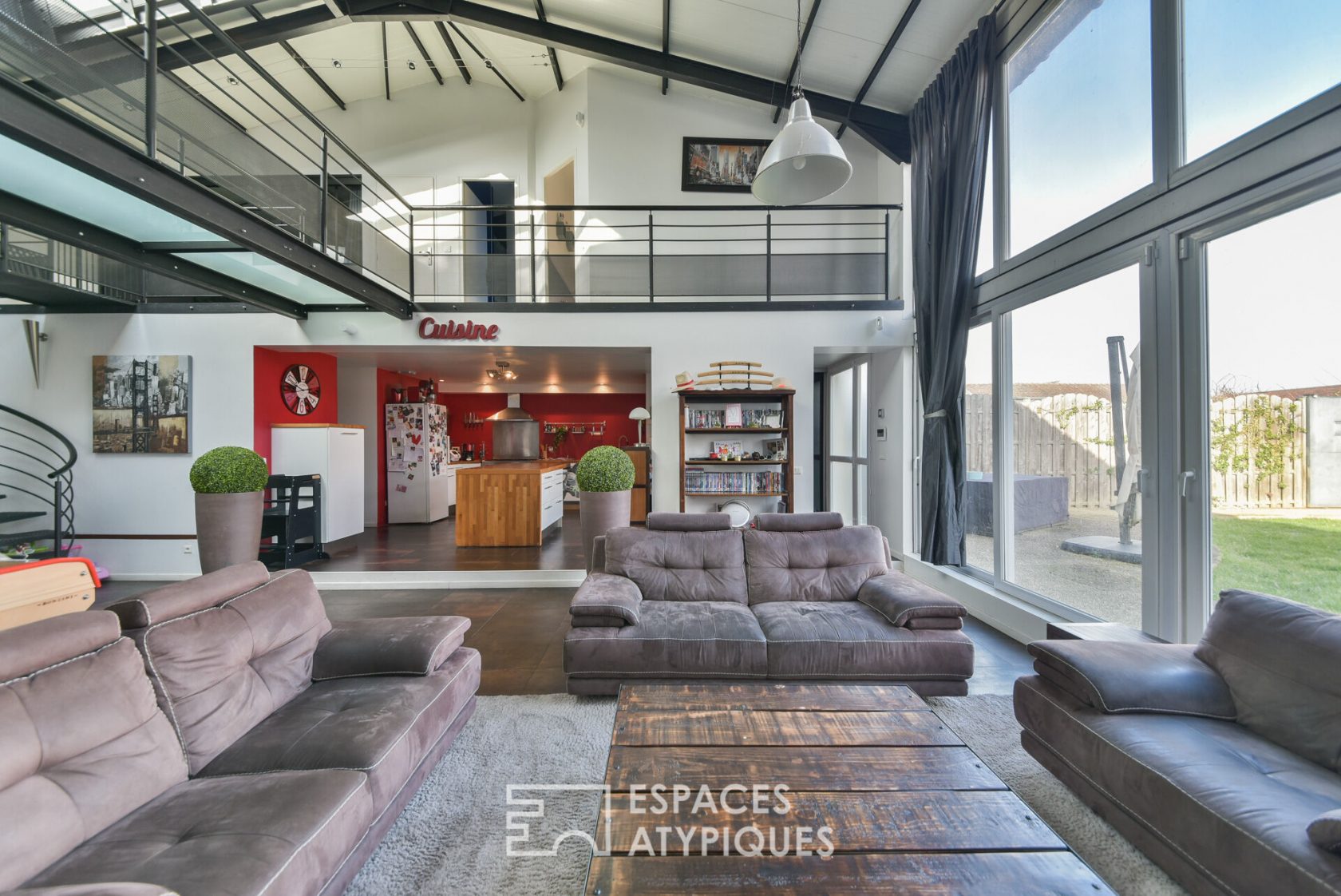 Maison contemporaine type LOFT / Au calme avec jardin.