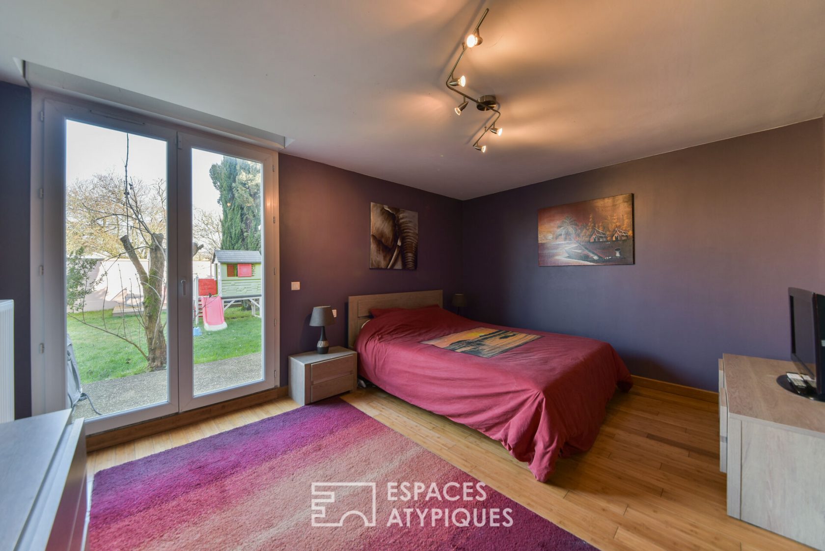 Maison contemporaine type LOFT / Au calme avec jardin.