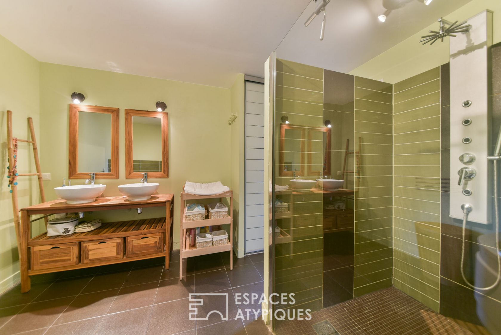 Maison contemporaine type LOFT / Au calme avec jardin.