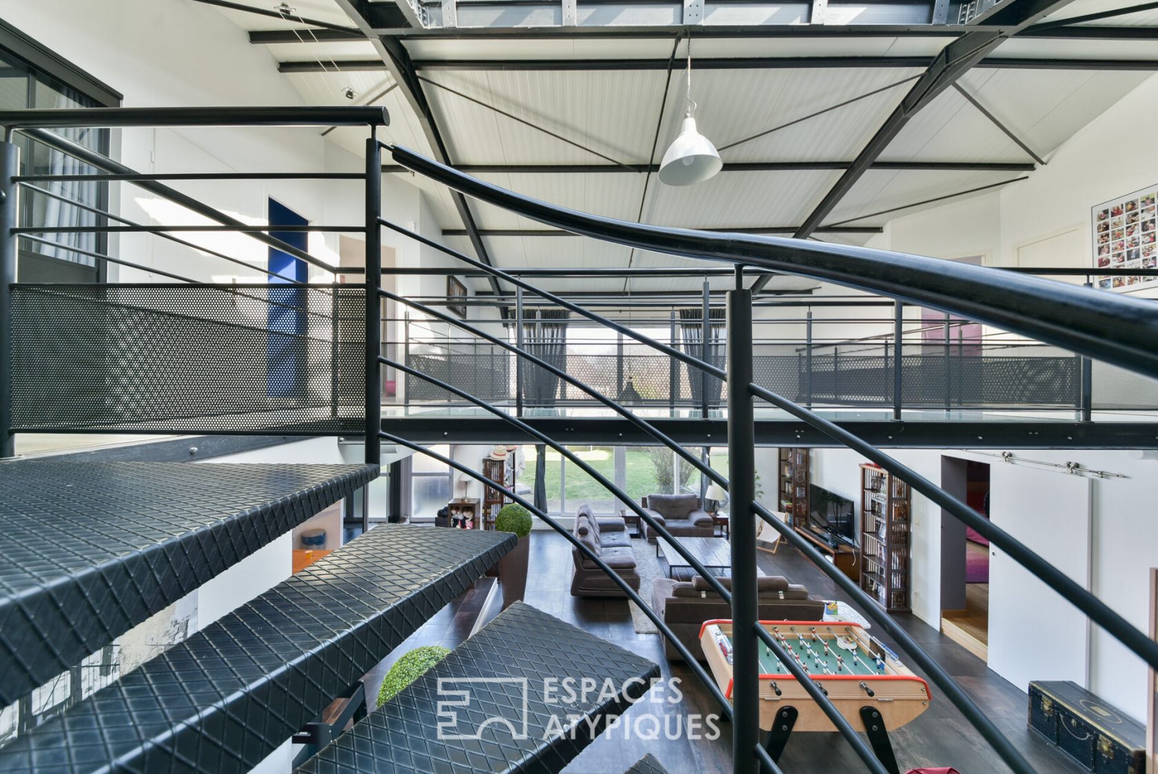 Maison contemporaine type LOFT / Au calme avec jardin.