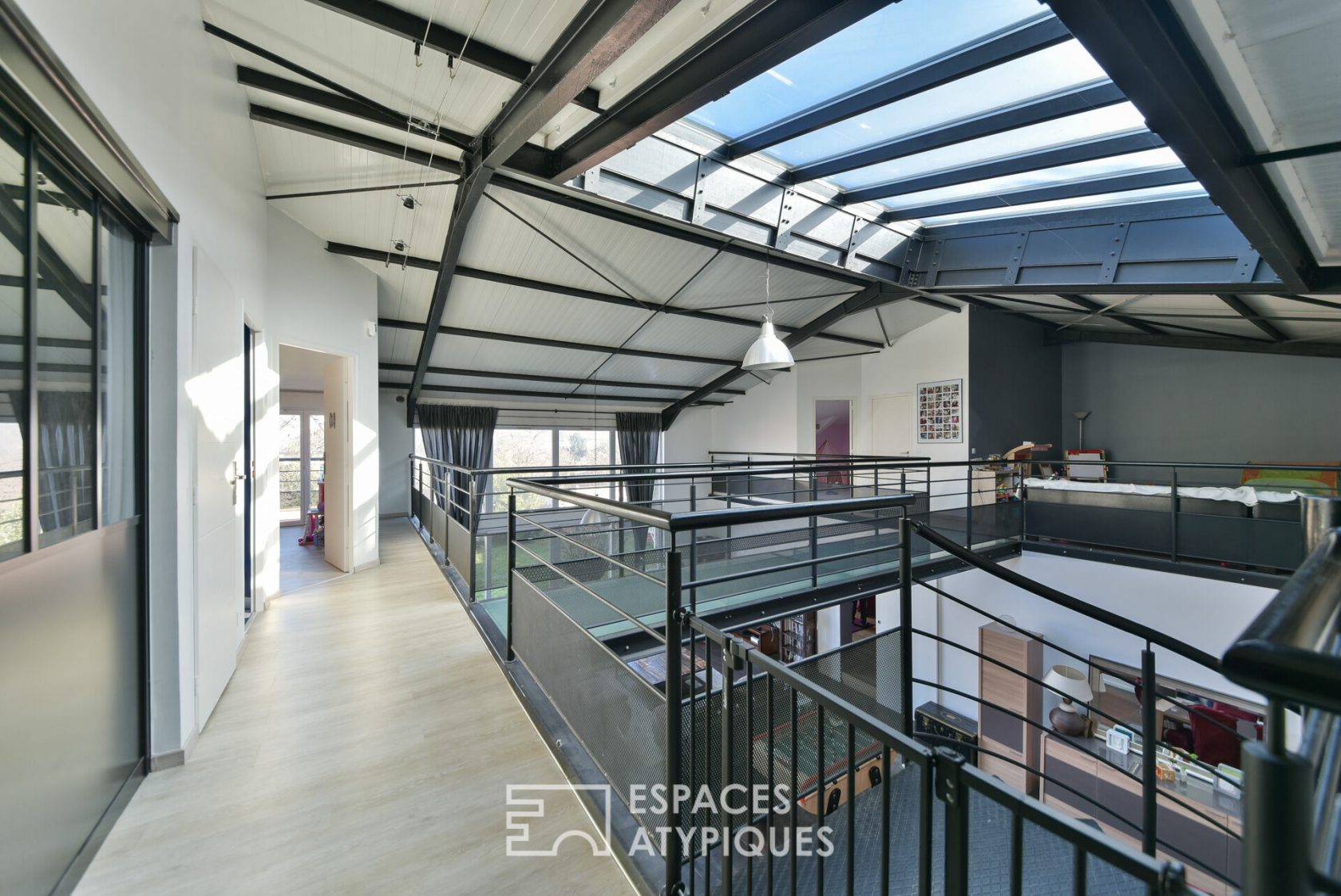Maison contemporaine type LOFT / Au calme avec jardin.